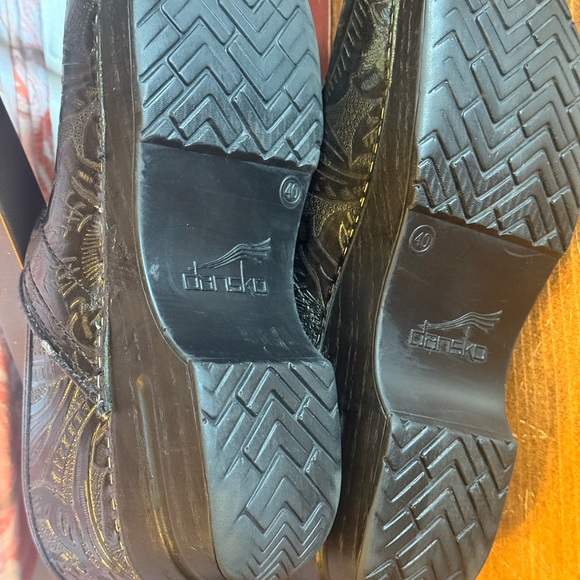 Dansko Black Tooled Clog Size 40= 9.5 -10 Nursing, On Your Feet. Caregiver. - Picture 10 of 16